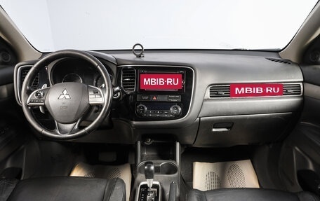 Mitsubishi Outlander III рестайлинг 3, 2013 год, 1 329 000 рублей, 9 фотография