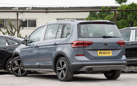 Volkswagen Touran III, 2024 год, 2 350 000 рублей, 3 фотография