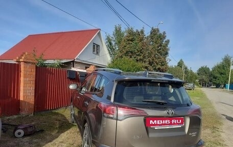 Toyota RAV4, 2015 год, 2 350 000 рублей, 2 фотография