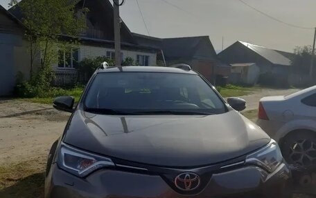 Toyota RAV4, 2015 год, 2 350 000 рублей, 4 фотография