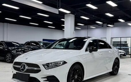 Mercedes-Benz A-Класс, 2022 год, 2 100 000 рублей, 1 фотография