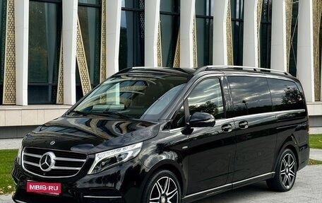 Mercedes-Benz V-Класс, 2017 год, 3 990 000 рублей, 1 фотография