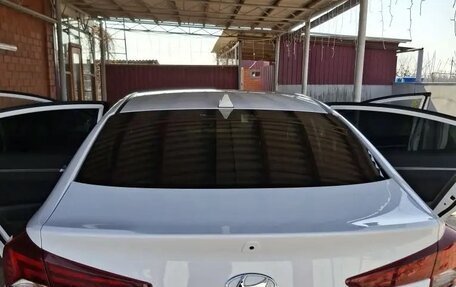 Hyundai Elantra VI рестайлинг, 2019 год, 1 700 000 рублей, 4 фотография