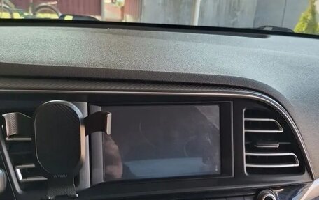 Hyundai Elantra VI рестайлинг, 2019 год, 1 700 000 рублей, 5 фотография