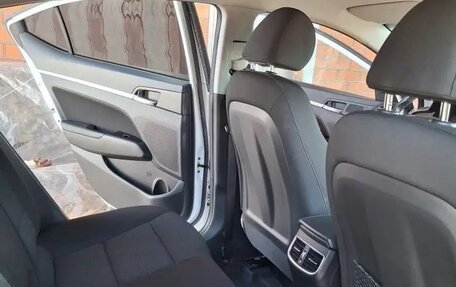 Hyundai Elantra VI рестайлинг, 2019 год, 1 700 000 рублей, 8 фотография