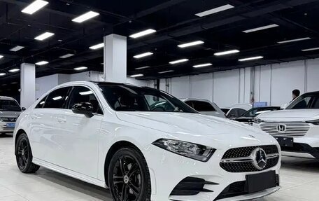 Mercedes-Benz A-Класс, 2022 год, 2 100 000 рублей, 3 фотография