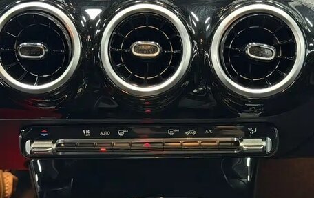 Mercedes-Benz A-Класс, 2022 год, 2 100 000 рублей, 14 фотография