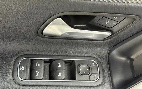 Mercedes-Benz A-Класс, 2022 год, 2 100 000 рублей, 19 фотография