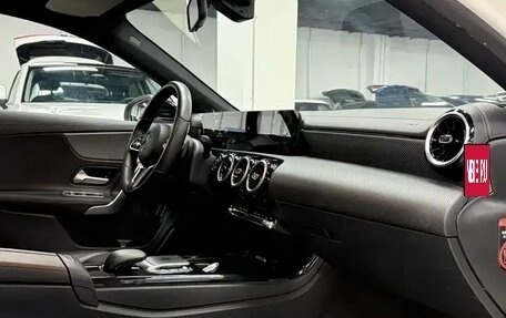 Mercedes-Benz A-Класс, 2022 год, 2 100 000 рублей, 16 фотография