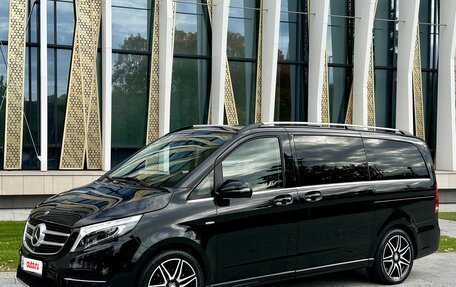 Mercedes-Benz V-Класс, 2017 год, 3 990 000 рублей, 2 фотография