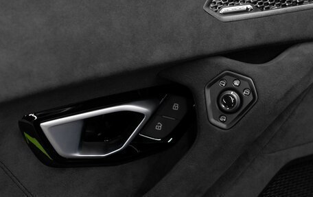 Lamborghini Huracán, 2024 год, 36 700 000 рублей, 22 фотография