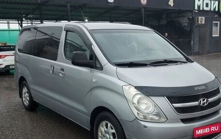 Hyundai H-1 II рестайлинг, 2010 год, 1 225 000 рублей, 1 фотография