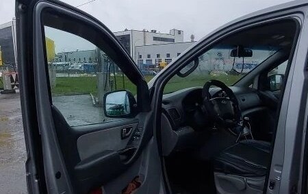 Hyundai H-1 II рестайлинг, 2010 год, 1 225 000 рублей, 5 фотография