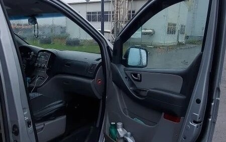 Hyundai H-1 II рестайлинг, 2010 год, 1 225 000 рублей, 8 фотография