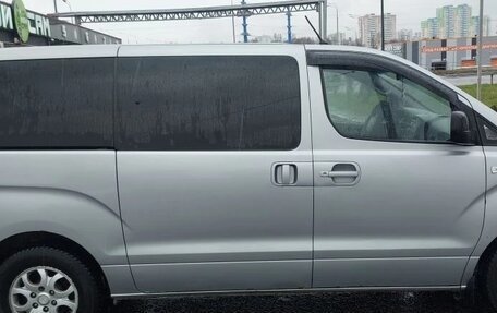 Hyundai H-1 II рестайлинг, 2010 год, 1 225 000 рублей, 3 фотография