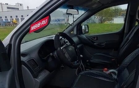 Hyundai H-1 II рестайлинг, 2010 год, 1 225 000 рублей, 6 фотография