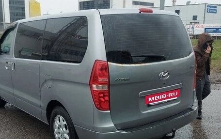 Hyundai H-1 II рестайлинг, 2010 год, 1 225 000 рублей, 2 фотография