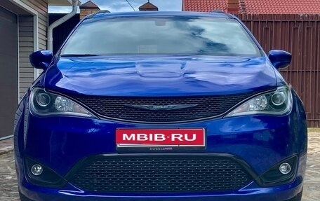 Chrysler Pacifica (RU), 2019 год, 3 550 000 рублей, 1 фотография