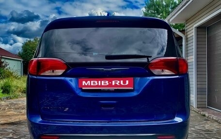 Chrysler Pacifica (RU), 2019 год, 3 550 000 рублей, 3 фотография