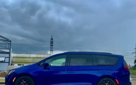 Chrysler Pacifica (RU), 2019 год, 3 550 000 рублей, 14 фотография