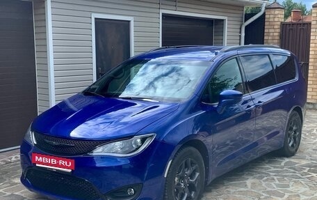 Chrysler Pacifica (RU), 2019 год, 3 550 000 рублей, 5 фотография