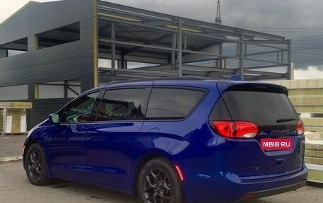 Chrysler Pacifica (RU), 2019 год, 3 550 000 рублей, 11 фотография