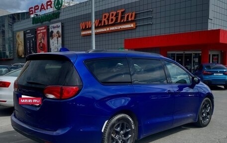 Chrysler Pacifica (RU), 2019 год, 3 550 000 рублей, 16 фотография