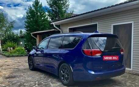 Chrysler Pacifica (RU), 2019 год, 3 550 000 рублей, 10 фотография