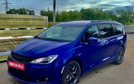 Chrysler Pacifica (RU), 2019 год, 3 550 000 рублей, 12 фотография