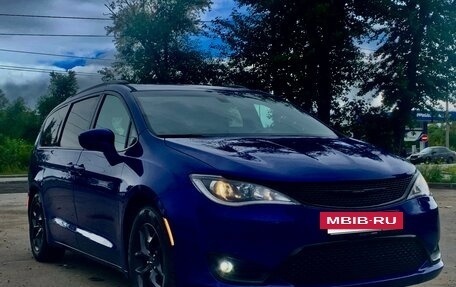 Chrysler Pacifica (RU), 2019 год, 3 550 000 рублей, 13 фотография