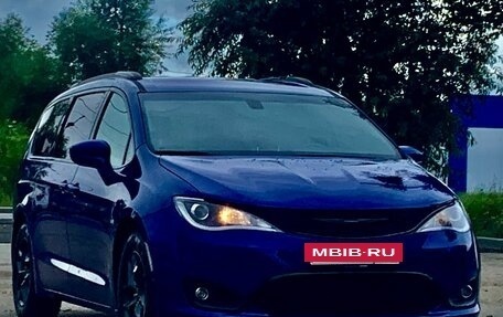 Chrysler Pacifica (RU), 2019 год, 3 550 000 рублей, 15 фотография