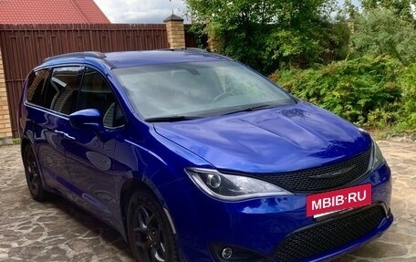 Chrysler Pacifica (RU), 2019 год, 3 550 000 рублей, 7 фотография