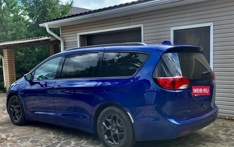 Chrysler Pacifica (RU), 2019 год, 3 550 000 рублей, 9 фотография