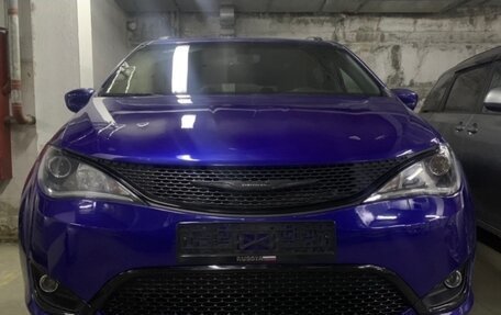 Chrysler Pacifica (RU), 2019 год, 3 550 000 рублей, 18 фотография