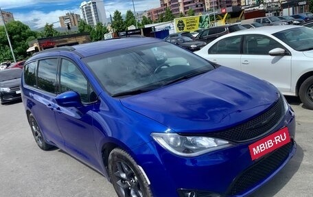 Chrysler Pacifica (RU), 2019 год, 3 550 000 рублей, 19 фотография