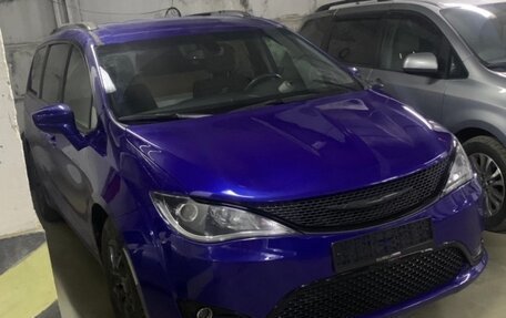 Chrysler Pacifica (RU), 2019 год, 3 550 000 рублей, 23 фотография