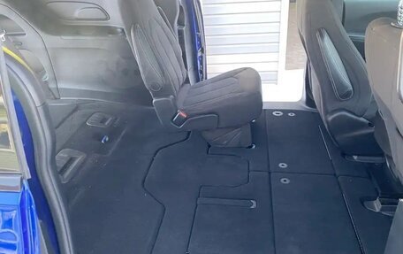 Chrysler Pacifica (RU), 2019 год, 3 550 000 рублей, 29 фотография