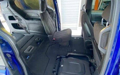 Chrysler Pacifica (RU), 2019 год, 3 550 000 рублей, 32 фотография