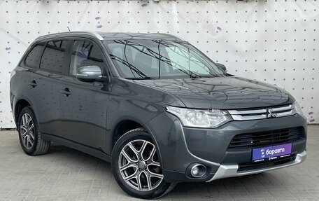 Mitsubishi Outlander III рестайлинг 3, 2014 год, 1 420 000 рублей, 2 фотография