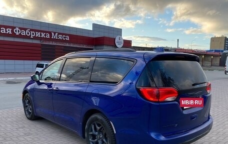 Chrysler Pacifica (RU), 2019 год, 3 550 000 рублей, 40 фотография