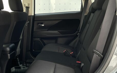 Mitsubishi Outlander III рестайлинг 3, 2014 год, 1 420 000 рублей, 13 фотография