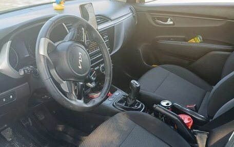 KIA Rio IV, 2022 год, 2 000 000 рублей, 4 фотография