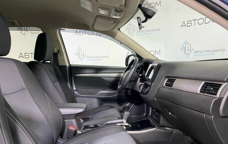 Mitsubishi Outlander III рестайлинг 3, 2017 год, 1 897 000 рублей, 10 фотография