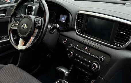 KIA Sportage IV рестайлинг, 2020 год, 2 369 000 рублей, 28 фотография