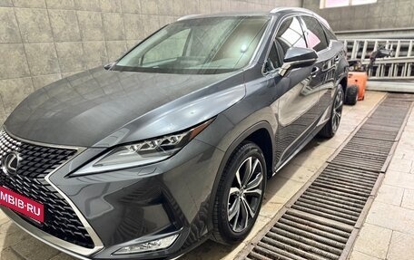 Lexus RX IV рестайлинг, 2021 год, 6 300 000 рублей, 3 фотография