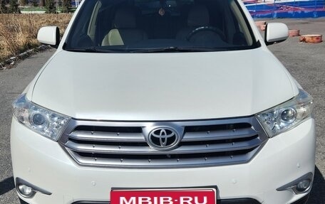 Toyota Highlander III, 2012 год, 2 450 000 рублей, 1 фотография