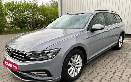 Volkswagen Passat B8 рестайлинг, 2022 год, 3 650 000 рублей, 2 фотография