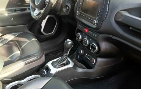 Jeep Renegade I рестайлинг, 2015 год, 2 000 000 рублей, 18 фотография