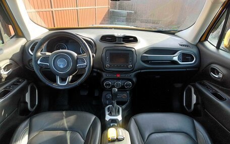 Jeep Renegade I рестайлинг, 2015 год, 2 000 000 рублей, 28 фотография