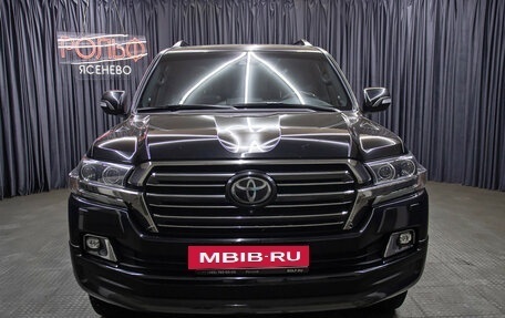 Toyota Land Cruiser 200, 2018 год, 7 298 000 рублей, 2 фотография